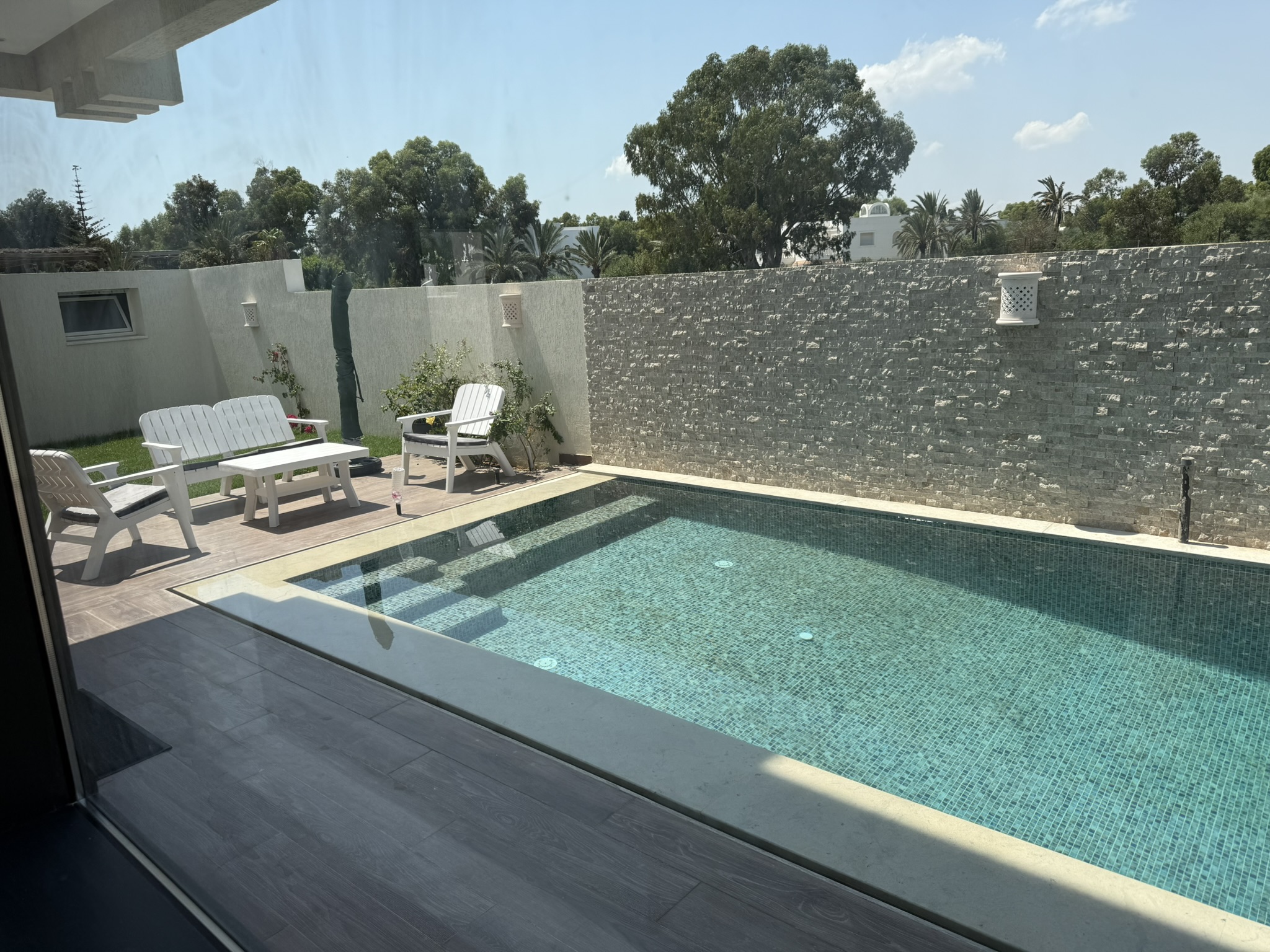 Piscine et terrasse